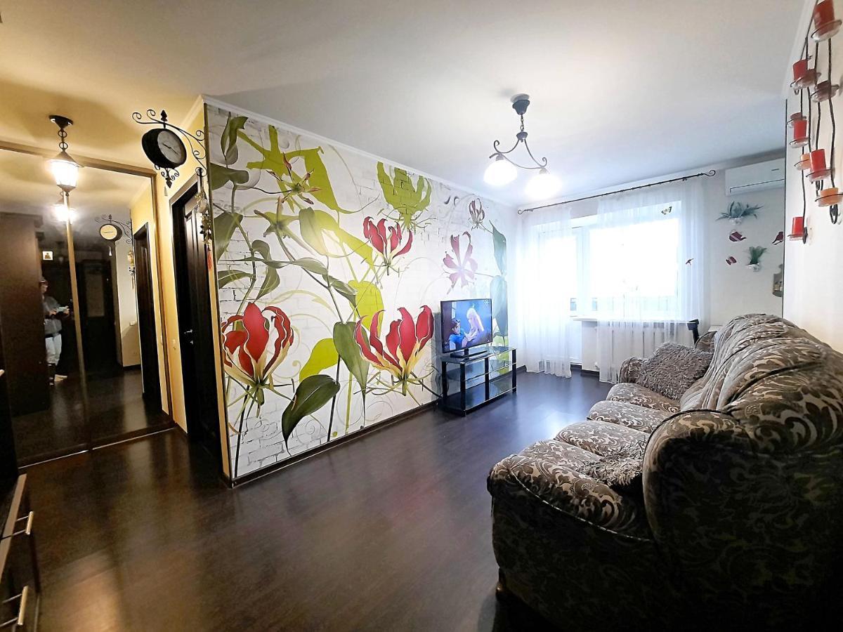 Ботанік Це 3 Кімнатна Квартира Подобово У Центрі Полтави Мережа Alex Apartments Безконтактне Заселення 24-7 Документи Для Відряджень Poltava Buitenkant foto